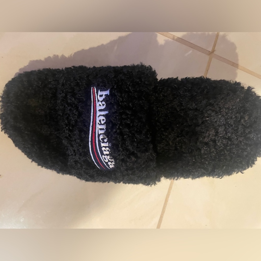 Balenciago Campaign Logo Faux Shearling Slide Sandal (Women)
Size 10
NWOT - Picture 2 of 10